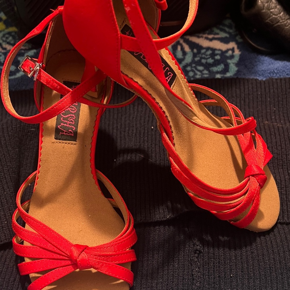 Red Ballroom/Salsa Dancing Shoes 👠
Brand New heels 7,5 Cm 3 Inches - Picture 3 of 9